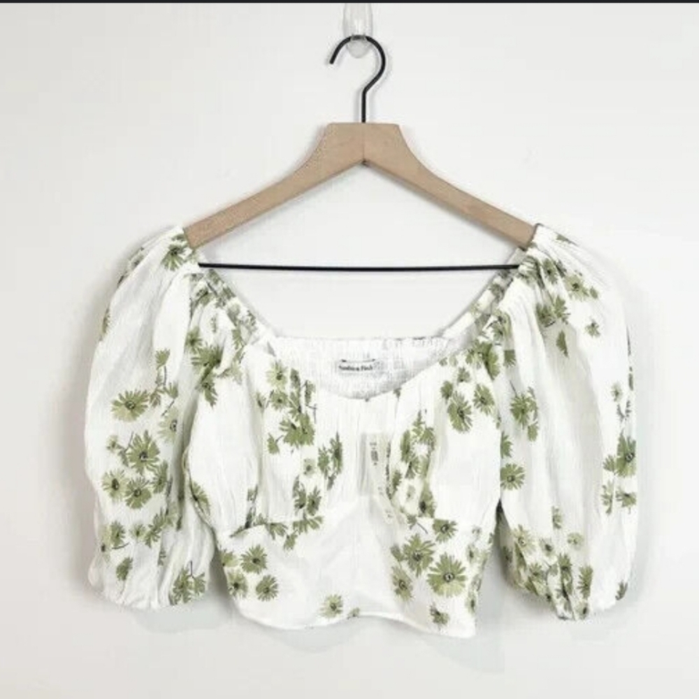 Abercrombie and Fitch Crinkle Smocked Puff Sleeve Top With Sweetheart Neckline